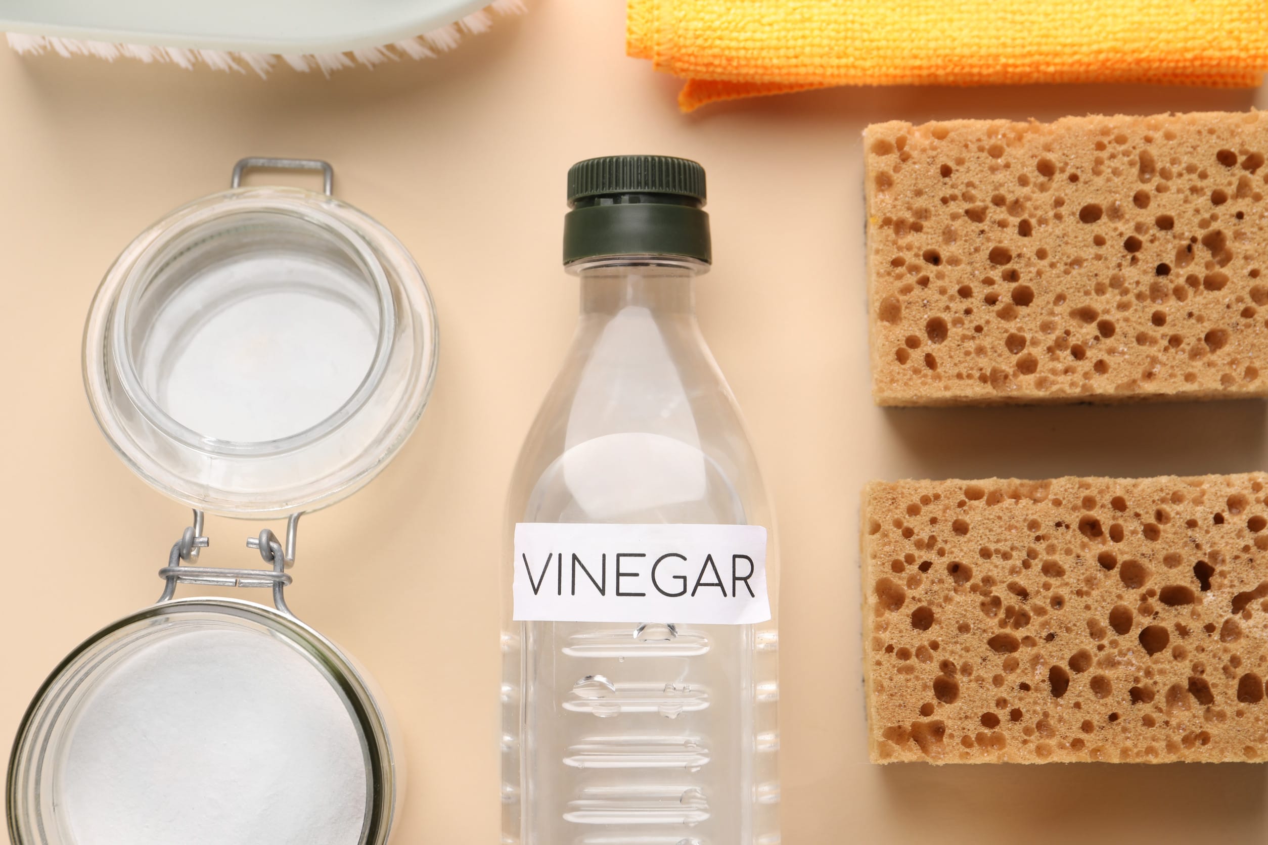natural cleaning agents - white vinegar