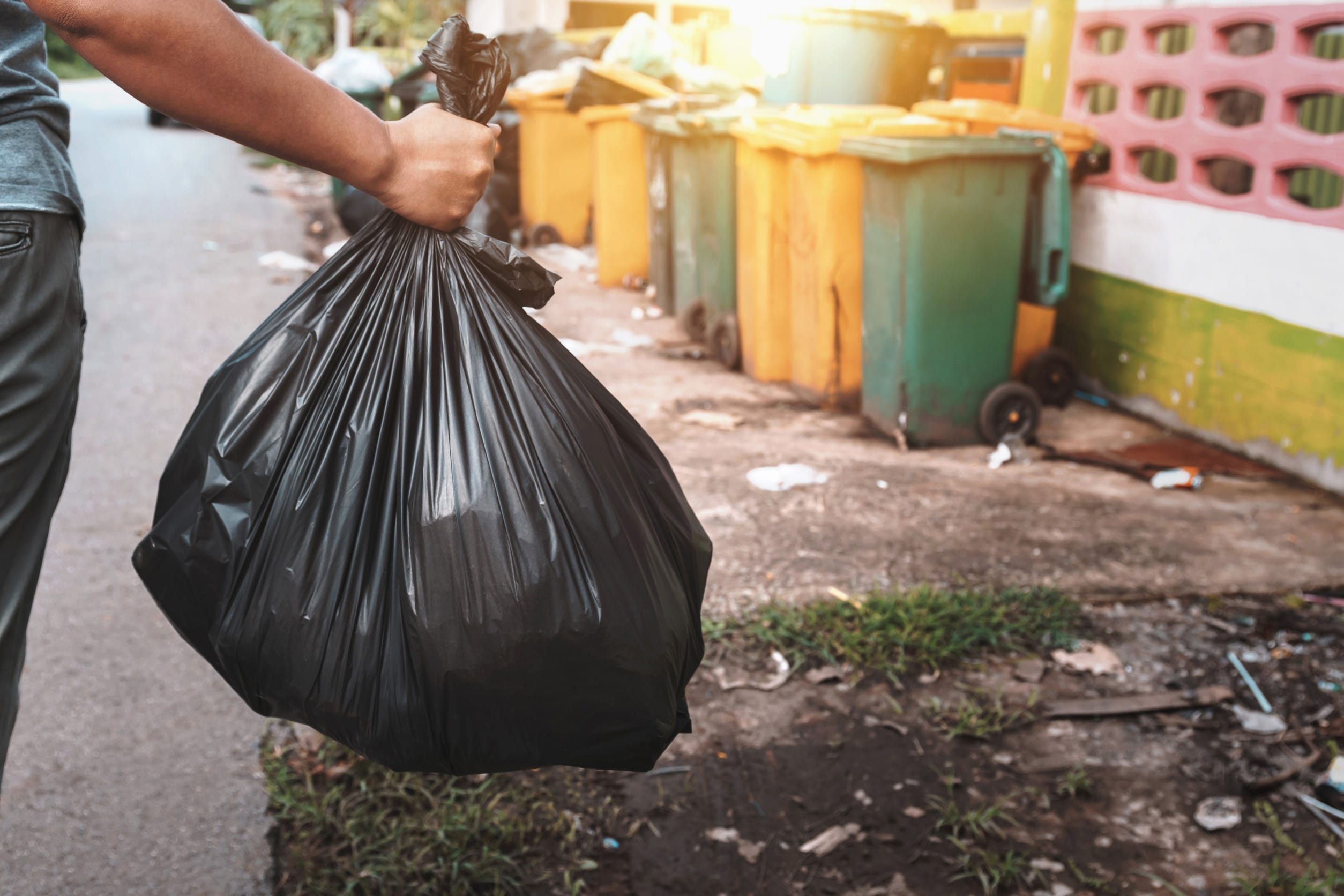 items you should never throw in the trash