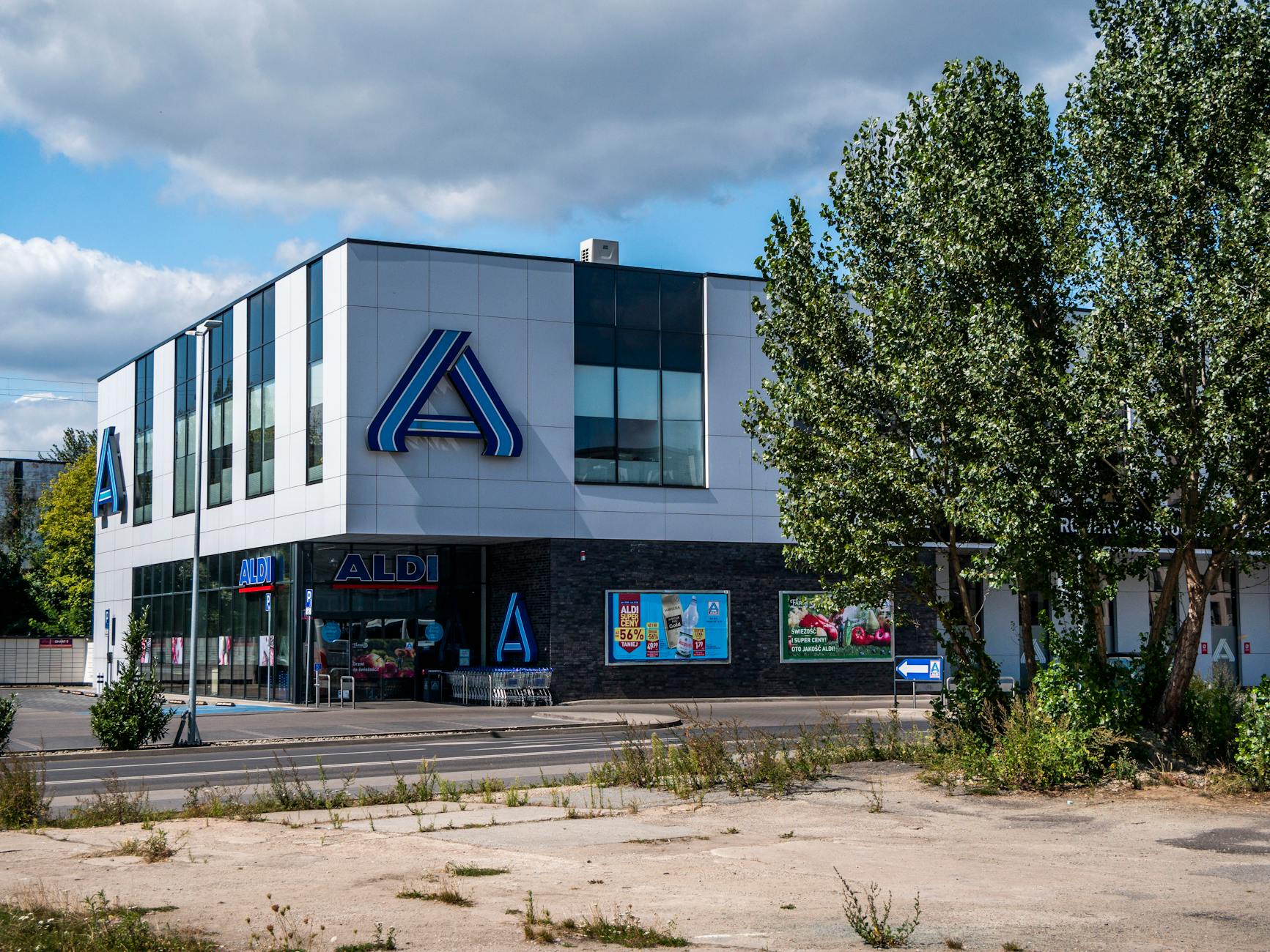 pexels-photo-33810497 grocery store