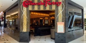 Why You Should Never Eat at These 5 Chain Restaurants on Valentine’s Day