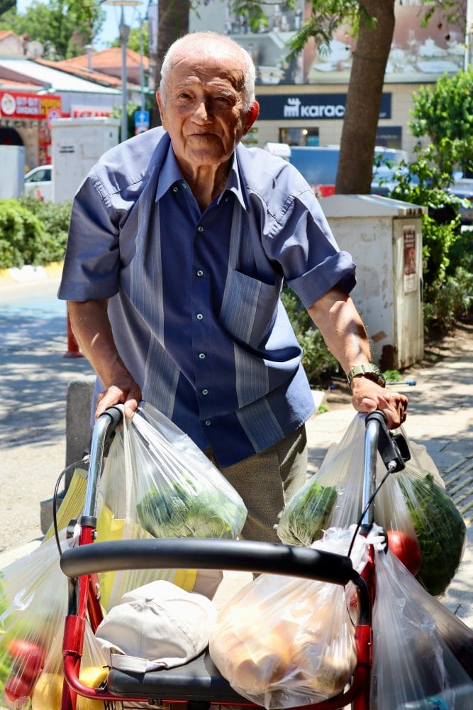 12 Senior Food Programs Most People Do Not Know They Qualify For